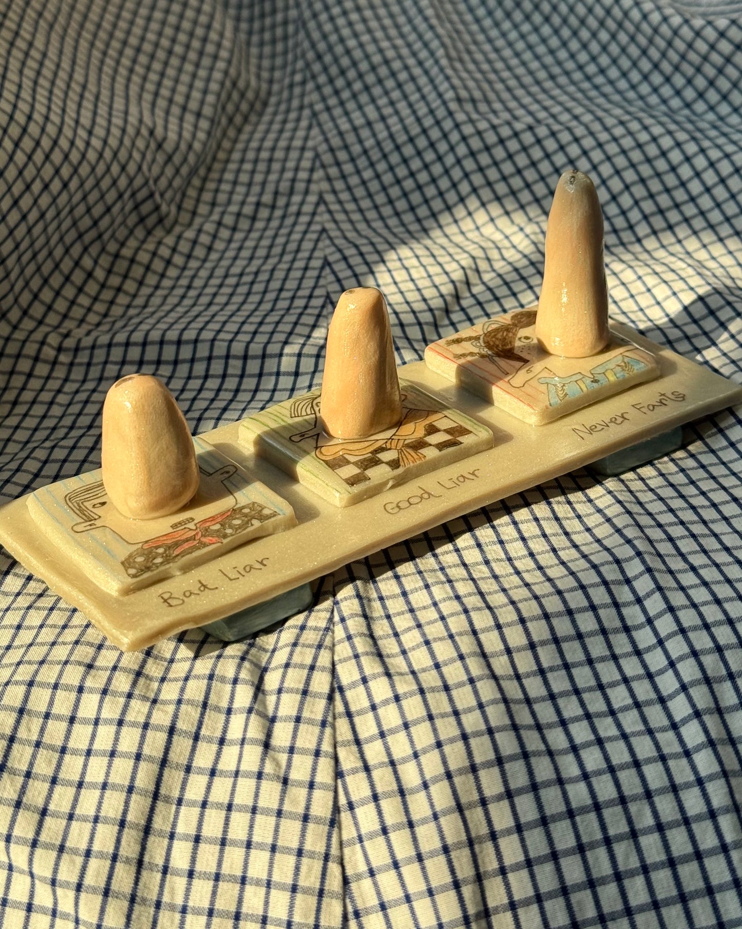 ‘Noses of Liars’ Ring Holder
