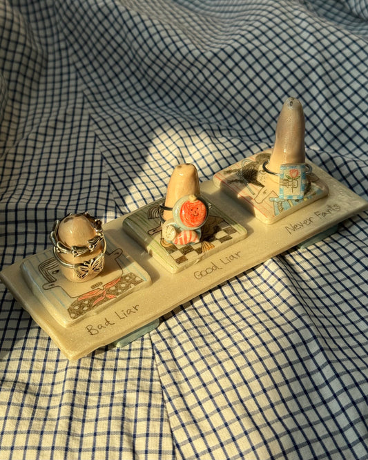 ‘Noses of Liars’ Ring Holder